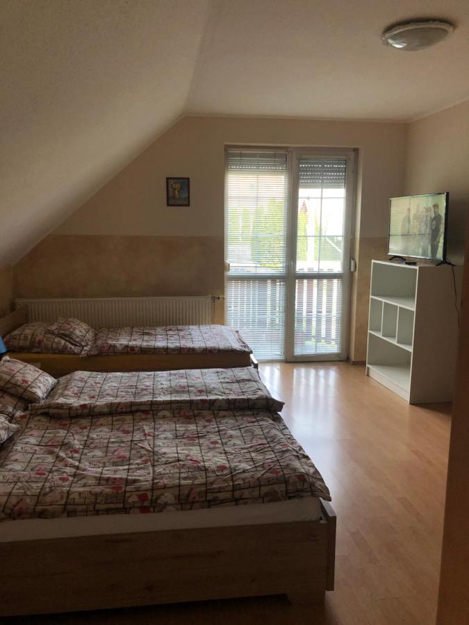 Imre Apartman Hajdúszoboszló Buitenkant foto