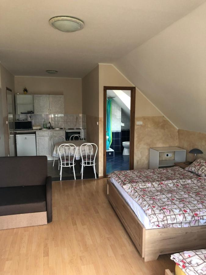 Imre Apartman Hajdúszoboszló Buitenkant foto