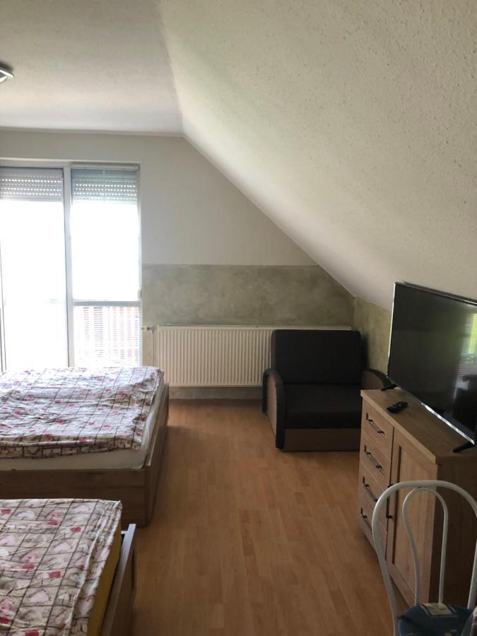 Imre Apartman Hajdúszoboszló Buitenkant foto