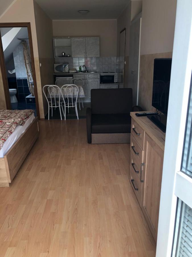 Imre Apartman Hajdúszoboszló Buitenkant foto