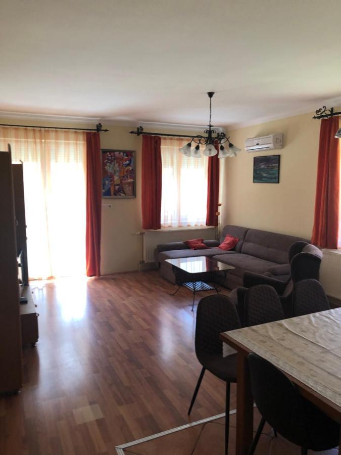 Imre Apartman Hajdúszoboszló Buitenkant foto