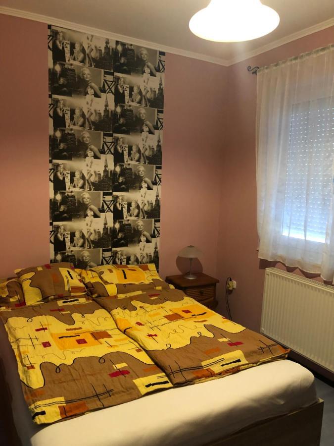 Imre Apartman Hajdúszoboszló Buitenkant foto