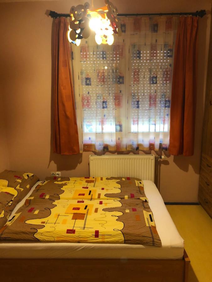Imre Apartman Hajdúszoboszló Buitenkant foto