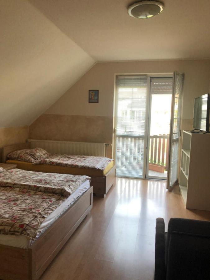 Imre Apartman Hajdúszoboszló Buitenkant foto