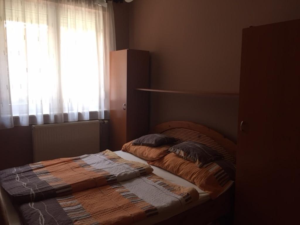 Imre Apartman Hajdúszoboszló Buitenkant foto