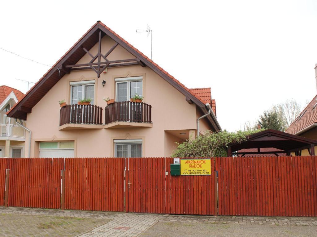 Imre Apartman Hajdúszoboszló Buitenkant foto