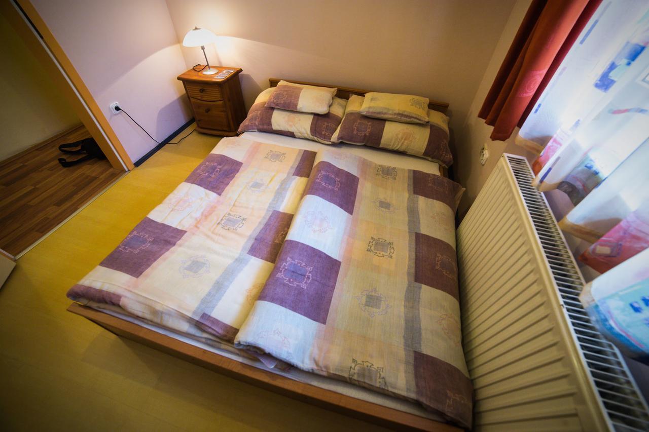Imre Apartman Hajdúszoboszló Buitenkant foto